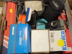 A SMALL TRAY OF CAMERA ACCESSORIES TO INCLUDE CHINON, KONICA ETC.