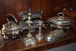 A QUANTITY OF SILVER PLATED METALWARE TO INCLUDE CANDLE STICKS, SPIRIT KETTLE ETC.