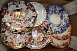 A BOX OF ASSORTED ROYAL CROWN DERBY CABINET PLATES (7)