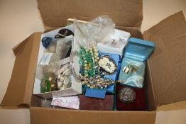 A BOX OF COSTUME JEWELLERY AND COLLECTABLES