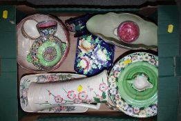 A TRAY OF MAILING CERAMICS TO INCLUDE TUBELINED EXAMPLES