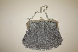 A HALLMARKED SILVER VINTAGE LADIES MESH PURSE