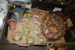 A TRAY OF RETRO GLASSWARE TO INCLUDE A LEMONADE SET