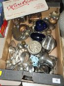 A TRAY OF ASSORTED METALWARE TO INCLUDE A QUANTITY OF SILVER PLATED CUTLERY