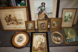 A COLLECTION OF ANTIQUE PICTURES TO INCLUDE PORTRAITS, OAK FRAMED CIRCULAR PHOTOGRAPH ETC (10)