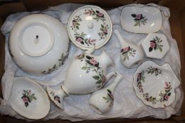 A TRAY OF WEDGWOOD HATHAWAY ROSE CERAMICS TO INCLUDE A FRUIT BOWL