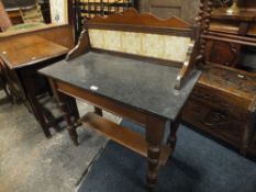 AN ANTIQUE MARBLE TOPPED WASHSTAND WITH TILED BACK H-103 W-91 CM