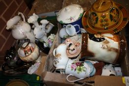 TWO TRAYS OF ASSORTED CERAMICS TO INCLUDE A GLAZED CHEESE DOME
