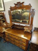 AN EARLY 20TH CENTURY MAHOGANY AND WALNUT DRESSING TABLE W-108 CM