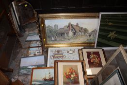 A QUANTITY OF ASSORTED PRINTS TO INCLUDE A GILT FRAMED PRINT OF A COTTAGE TOGETHER WITH AN ARCHED