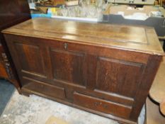 A 19TH CENTURY OAK PANELLED MULE CHEST H-82 W-130 CM