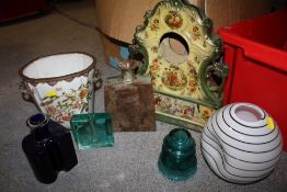 A COLLECTION OF CERAMICS AND GLASSWARE TO INCLUDE A SIGNED STUDIO POTTERY VASE, TWIN HANDLED CERAMIC