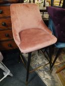 A SINGLE MODERN PINK UPHOLSTERED BAR STOOL