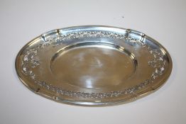 A HALLMARKED SILVER PIERCED OVAL DISH
