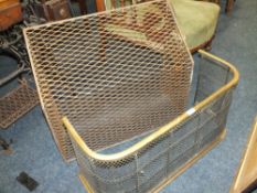 A VICTORIAN BRASS AND CAST CURVED FENDER W-82 CM TOGETHER WITH A FIREGUARD (2)
