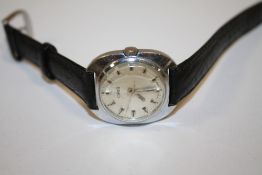 A VINTAGE GENTS ORIS WRISTWATCH