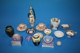 A COLLECTION OF ASSORTED CERAMICS TO INCLUDE GOUDA VASE, WEDGWOOD JASPERWARE, PORTMEIRION ETC.