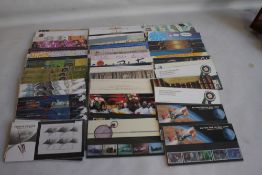 A COLLECTION OF MODERN ROYAL MAIL STAMP PRESENTATION PACKS (75+).