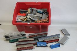 A LARGE QUANTITY OF HORNBY TRAIN PLATFORM AND SEVENTEEN CARRIAGES/ ROLLING STOCK,in several scales
