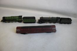 THREE LOCOMOTIVES TO INCLUDE HORNBY FLYING SCOTSMAN AND TENDER WITH EXHAUST STEAM SOUND (WHEEL