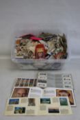 A LARGE BOX OF LOOSE COLLECTORS CARDS TO INCLUDE WD AND HO WILLS, BATMAN TOPPS, STAR TREK, PRO LINE,