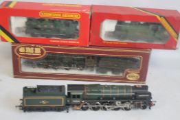 A BOXED OO GAUGE HORNBY R303 'EVENING STAR' STEAM LOCOMOTIVE AND TENDER, boxed OO gauge Airfix '