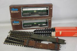 A PAIR OF 0 GAUGE LIMA BP TANKERS 6766, plus two boxes of Lima 0 Gauge track.