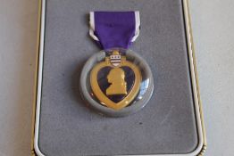 US MILITARY PURPLE HEART MEDAL, IN CASE OF ISSUE with uniform badge and ribbon bar