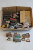 BOX CONTAINING O GAUGE TANK UNIT, two pieces of Rolling Stock, N Gauge and O Gauge building /