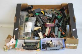 A BOX OF OO GAUGE SPARE PARTS, carcasses and a quantity of covered and uncovered wagons.