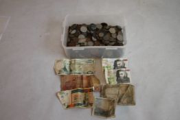 A COLLECTION OF WORLD COINS AND BANKNOTES