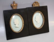 A PAIR OF 20TH CENTURY OVAL MINIATURE FRAMED PLASTER PROFILES IN RELIEF DEPICTING HER MAJESTY