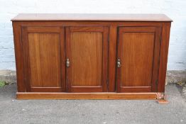 A 19TH CENTURY MAHOGANY SERVING SIDEBOARD, with three panelled doors, shelves to the interior, H