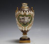 A SMALL ROYAL WORCESTER HARRY DAVIS SIGNED HAND PAINTED URN, featuring a Greco Roman scene, H 17.5