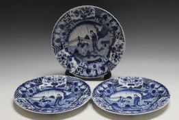 A SET OF THREE CHINESE TYPE BLUE AND WHITE SCALLOPED EDGED PLATES, Dia 23.5 cm