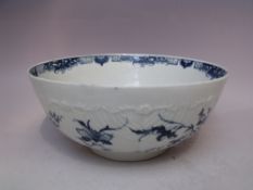 AN 18TH CENTURY WORCESTER BLUE AND WHITE FOOTED BOWL,crescent mark to base, Dia. 27.5, H 10 cm, S/D