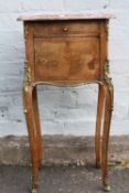 A SMALL FRENCH MARBLE TOPPED POT CUPBOARD, with small single drawer and cupboard below, inlaid