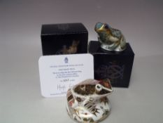 A ROYAL CROWN DERBY LIMITED EDITION 'OLD IMARI FROG' PAPERWEIGHT, number 4267 / 5000, gold