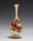 A ROYAL WORCESTER ROSES SPECIMEN VASE, signed M.Hunt, H 20 cm