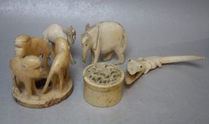 A COLLECTION OF ASSORTED LATE 19TH / EARLY 20TH CENTURY IVORY PIECES, to include a monkey ring,