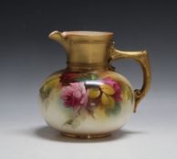 A ROYAL WORCESTER ROSES JUG, signed Pilsbury, H 15.5 cm