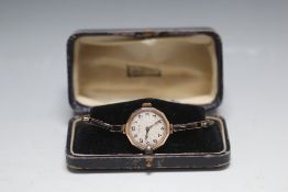 ROLEX - A VINTAGE LADIES WRIST WATCH, Dia 2.75 cm