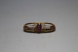 A VINTAGE GOLD AMETHYST BROOCH, approx weight 2.4g, W 3.5 cm