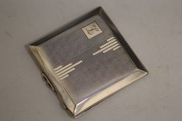 AN ART DECO HALLMARKED SILVER COMPACT, with internal mirror, W 7 cm