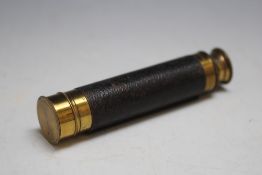 AN ANTIQUE POCKET TELESCOPE, W 14.5 cm