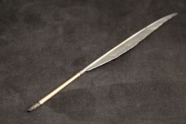 A NOVELTY HALLMARKED SILVER QUILL PEN BY GOLDSMITHS AND SILVERSMITHS CO LTD - LONDON 1910, in