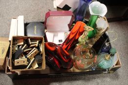 A TRAY OF COLLECTABLES TO INCLUDE LADIES WRIST WATCHES, WEDGWOOD JASPERWARE ETC.