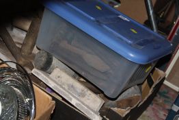 A TRAY AND BOX OF MOSTLY CHISELS