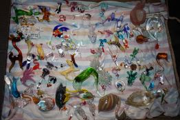 A TRAY OF STUDIO GLASS ANIMAL FIGURES