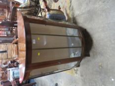 A VINTAGE BOW FRONTED CHINA CABINET, W 91 CM